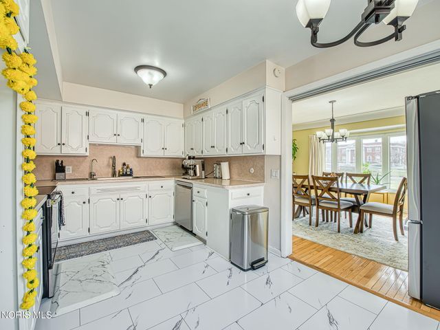 2130 Richards Road, Apt 1, Ottawa Hills, OH 43606