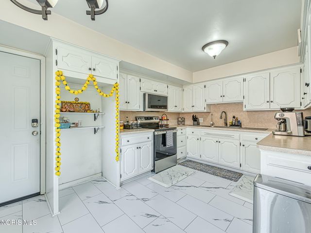 2130 Richards Road, Apt 1, Ottawa Hills, OH 43606