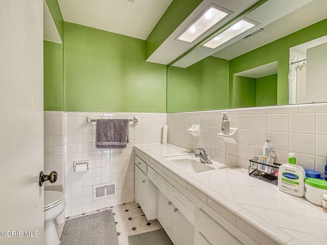 2130 Richards Road, Apt 1, Ottawa Hills, OH 43606