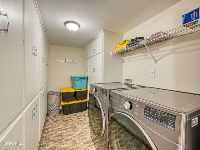 2130 Richards Road, Apt 1, Ottawa Hills, OH 43606