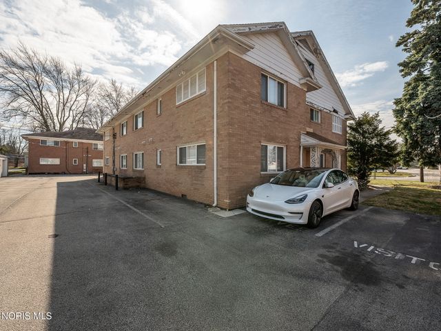 2130 Richards Road, Apt 1, Ottawa Hills, OH 43606