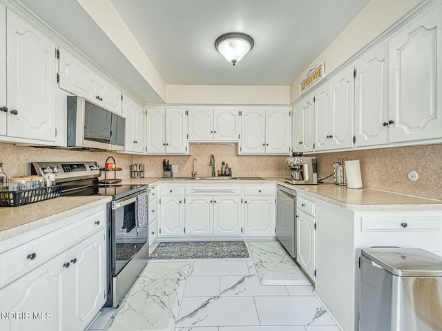 2130 Richards Road, Apt 1, Ottawa Hills, OH 43606