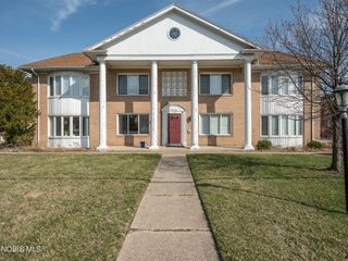 2130 Richards Road, Apt 1, Ottawa Hills, OH 43606