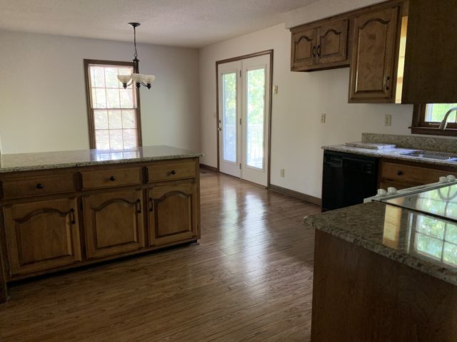 136 S Richview Rd, Clarksville, TN 37043