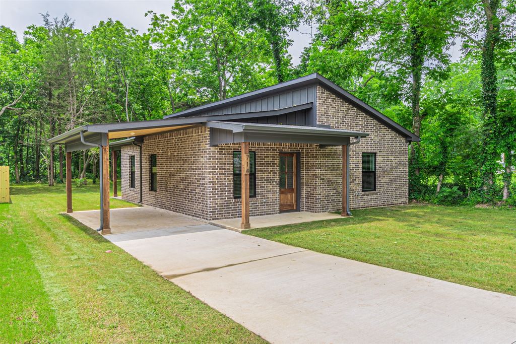 714 E Crawford Street, Denison, TX 75021