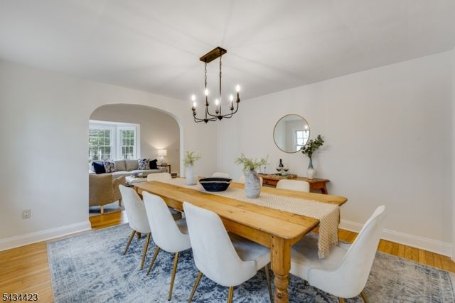 12 Duchamp Pl, Chatham Boro, NJ 07928