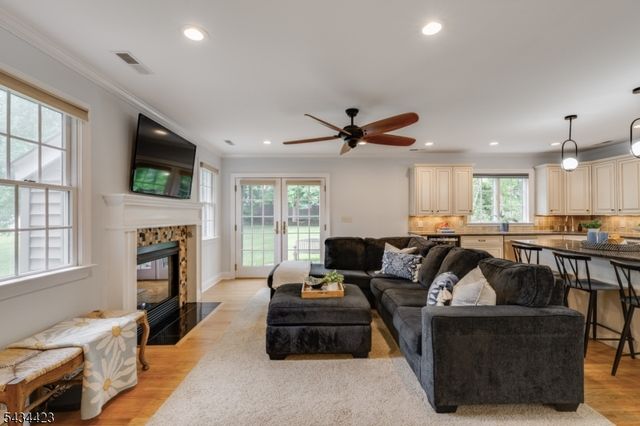 12 Duchamp Pl, Chatham Boro, NJ 07928