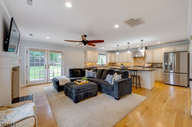 12 Duchamp Pl, Chatham Boro, NJ 07928