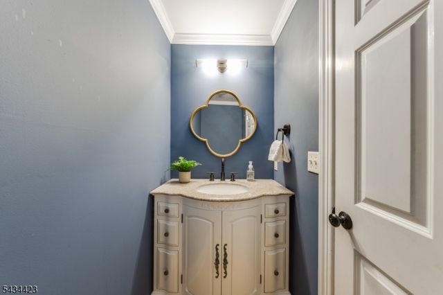 12 Duchamp Pl, Chatham Boro, NJ 07928