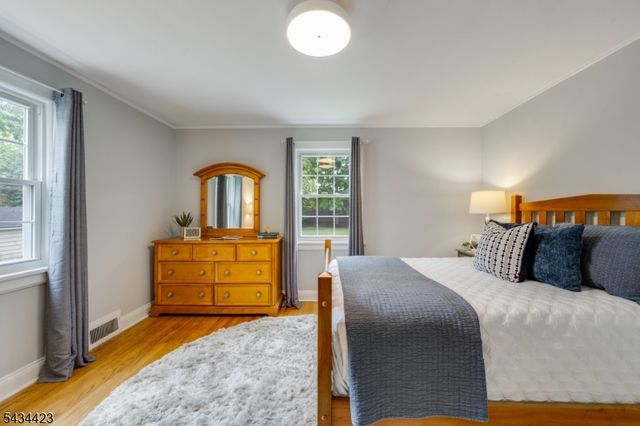 12 Duchamp Pl, Chatham Boro, NJ 07928