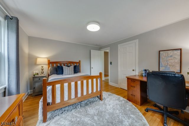 12 Duchamp Pl, Chatham Boro, NJ 07928