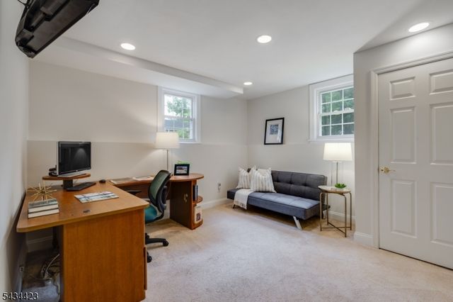 12 Duchamp Pl, Chatham Boro, NJ 07928