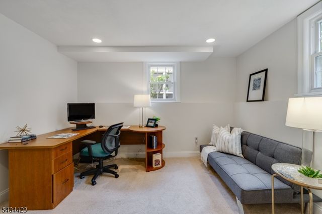 12 Duchamp Pl, Chatham Boro, NJ 07928