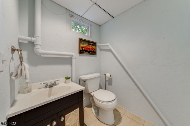12 Duchamp Pl, Chatham Boro, NJ 07928