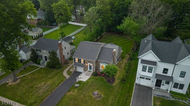 12 Duchamp Pl, Chatham Boro, NJ 07928
