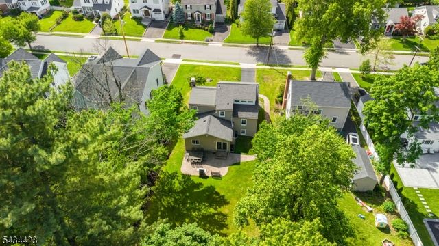 12 Duchamp Pl, Chatham Boro, NJ 07928