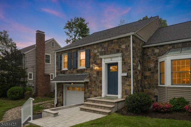 12 Duchamp Pl, Chatham Boro, NJ 07928