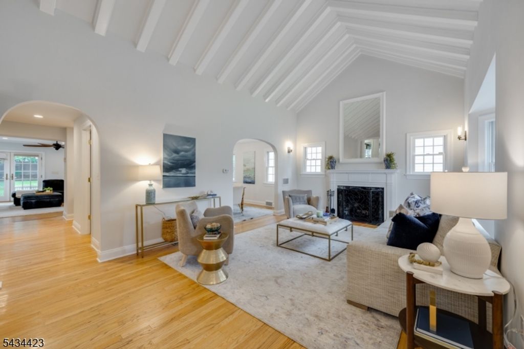 12 Duchamp Pl, Chatham Boro, NJ 07928