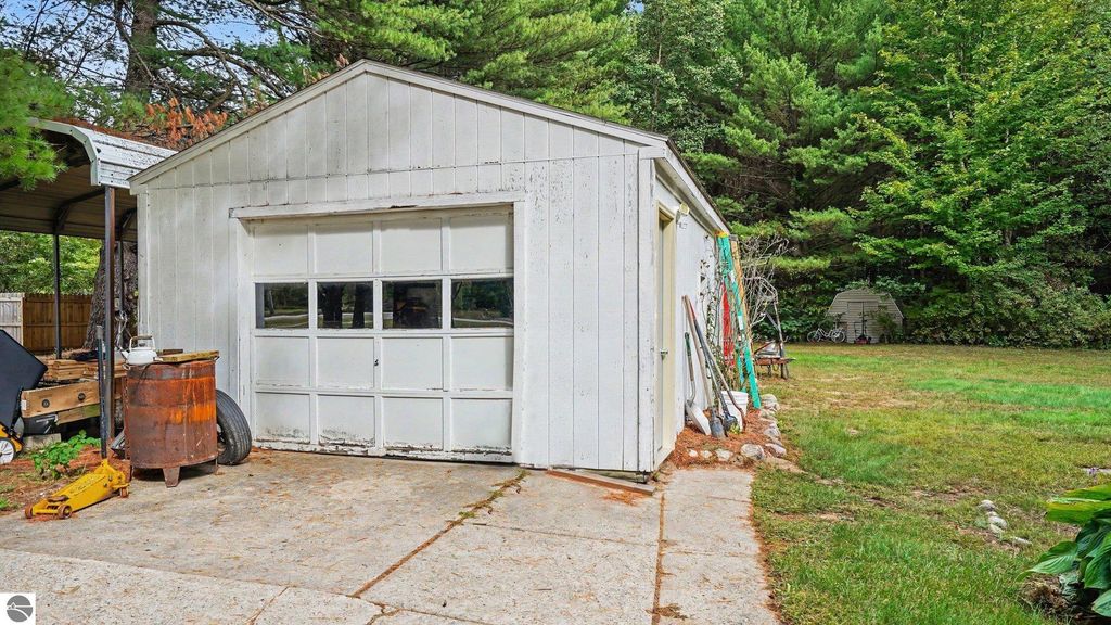 Image 12 of property listing at 936 N Coleman Road, Shepherd, MI 48883