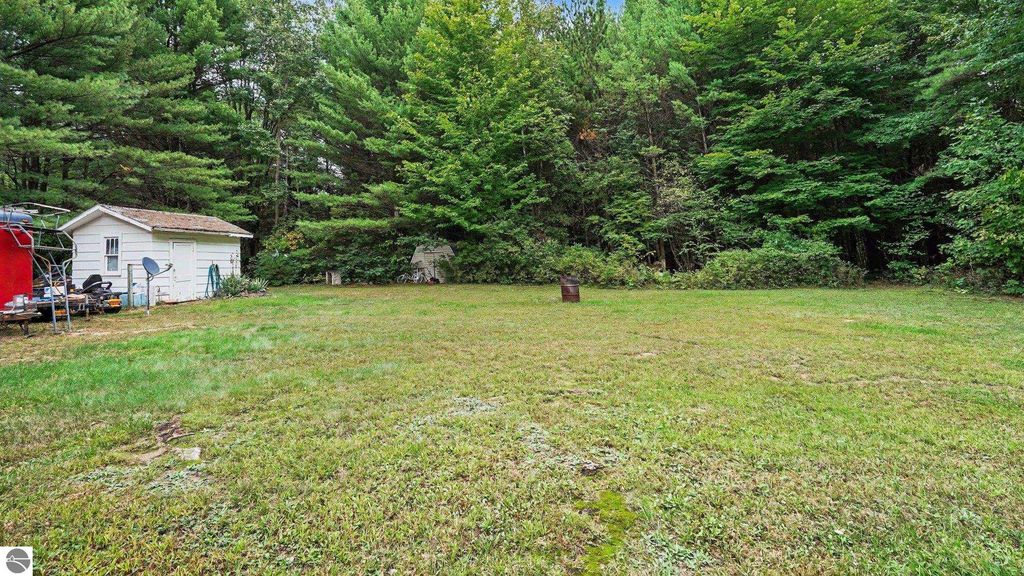Image 13 of property listing at 936 N Coleman Road, Shepherd, MI 48883
