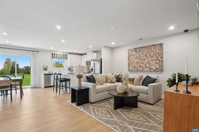 43 GRAYSON VILLAGE DR, Barboursville, VA 22923