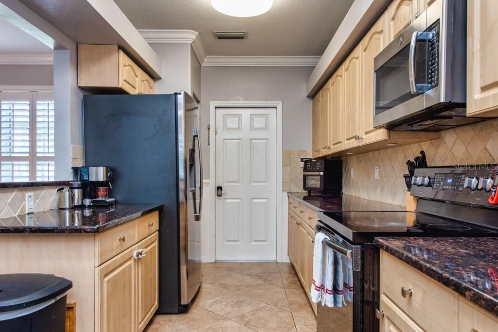 Image 12 of property listing at 720 SANDY HILLS AVENUE, Tarpon Springs, FL 34689