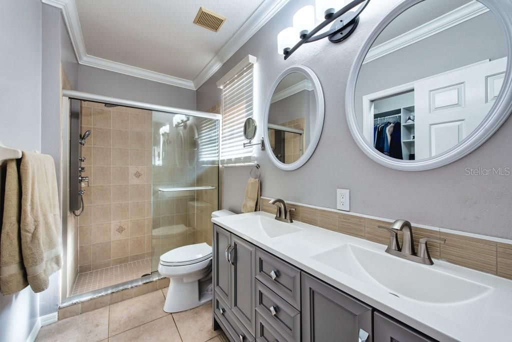 Image 18 of property listing at 720 SANDY HILLS AVENUE, Tarpon Springs, FL 34689