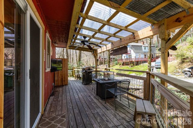 2670 Dicks Creek Road, Whittier, NC 28789