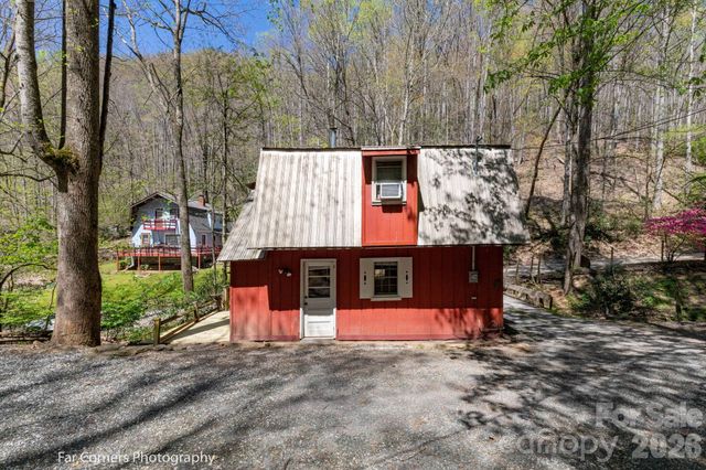 2670 Dicks Creek Road, Whittier, NC 28789