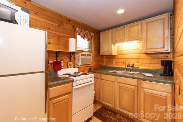 2670 Dicks Creek Road, Whittier, NC 28789