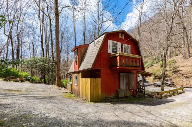 2670 Dicks Creek Road, Whittier, NC 28789