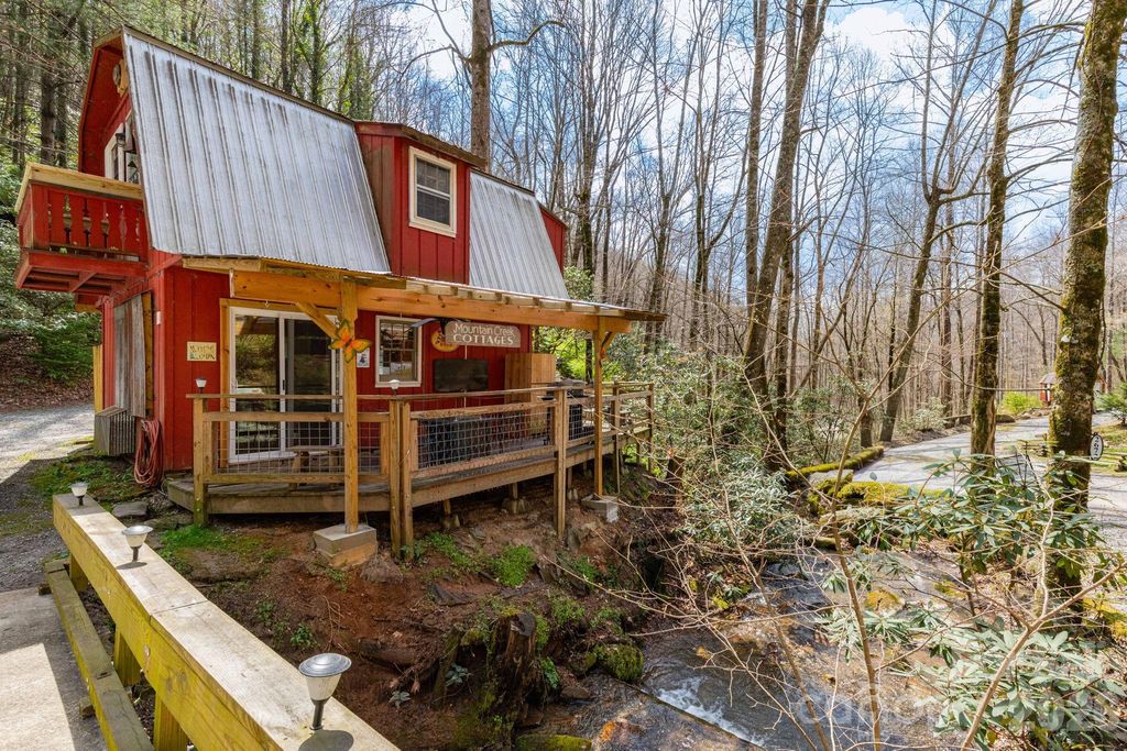2670 Dicks Creek Road, Whittier, NC 28789