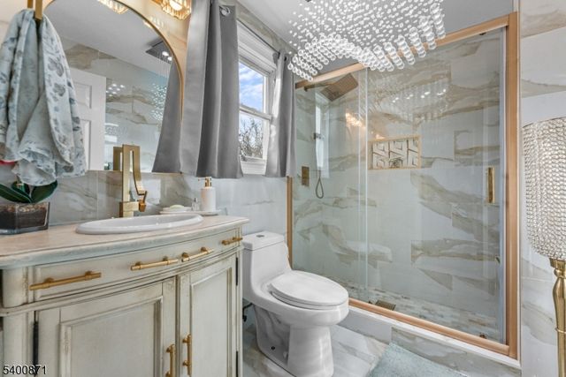 7 Lake St, Fair Lawn Boro, NJ 07410