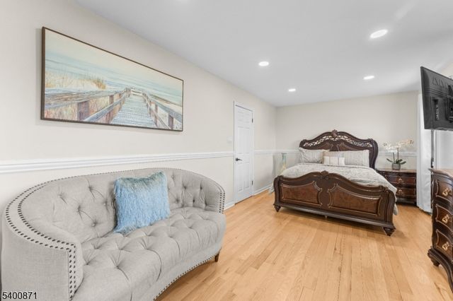 7 Lake St, Fair Lawn Boro, NJ 07410