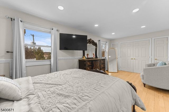 7 Lake St, Fair Lawn Boro, NJ 07410