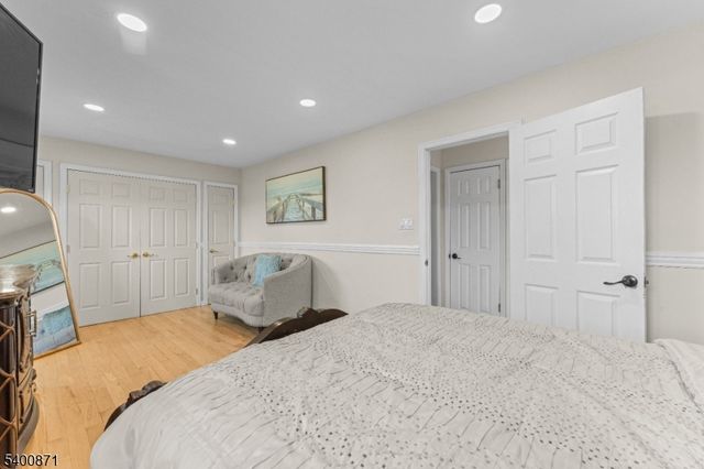 7 Lake St, Fair Lawn Boro, NJ 07410