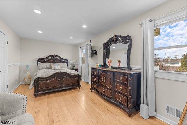 7 Lake St, Fair Lawn Boro, NJ 07410