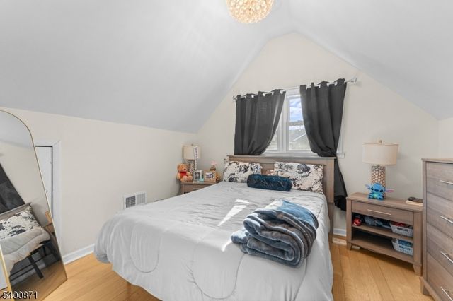 7 Lake St, Fair Lawn Boro, NJ 07410