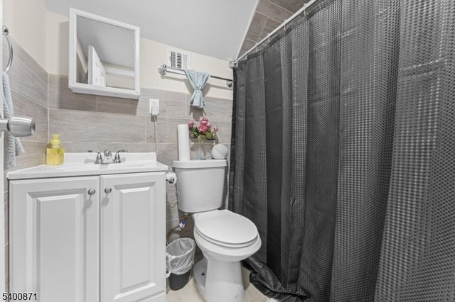 7 Lake St, Fair Lawn Boro, NJ 07410