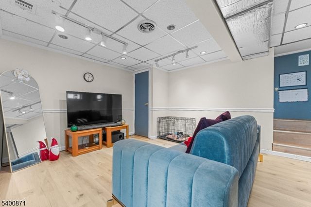 7 Lake St, Fair Lawn Boro, NJ 07410