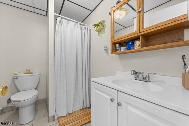 7 Lake St, Fair Lawn Boro, NJ 07410