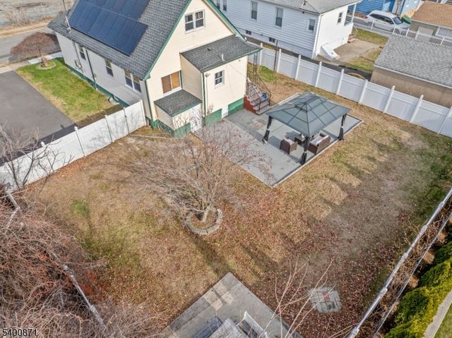 7 Lake St, Fair Lawn Boro, NJ 07410