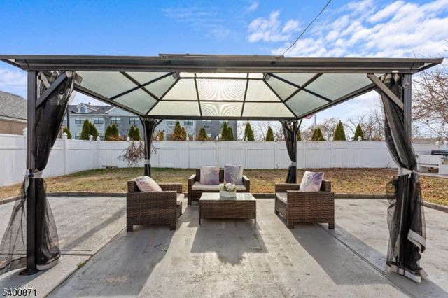 7 Lake St, Fair Lawn Boro, NJ 07410