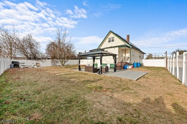 7 Lake St, Fair Lawn Boro, NJ 07410