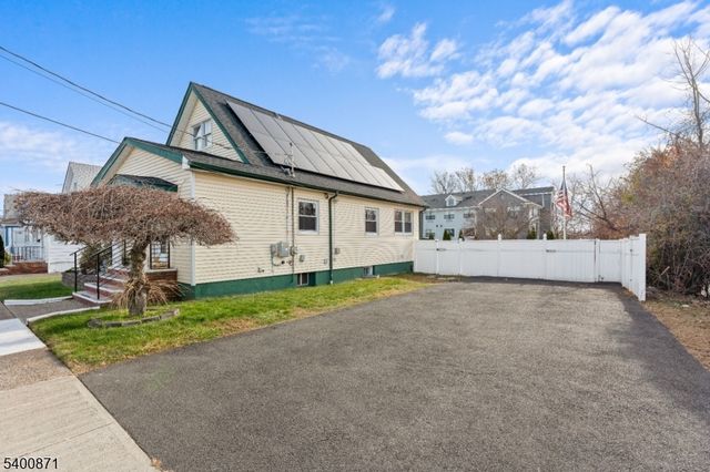 7 Lake St, Fair Lawn Boro, NJ 07410