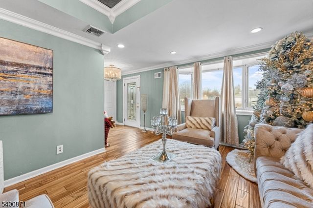 7 Lake St, Fair Lawn Boro, NJ 07410