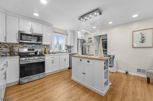 7 Lake St, Fair Lawn Boro, NJ 07410