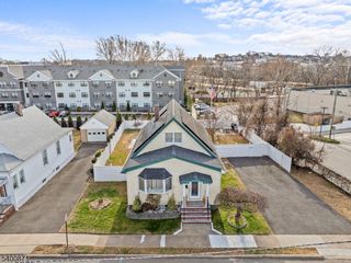 7 Lake St, Fair Lawn Boro, NJ 07410