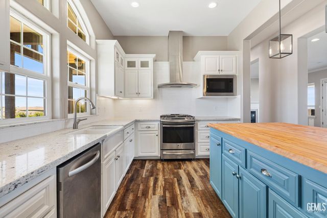 393 Famoso Hills Drive, Bakersfield, CA 93308