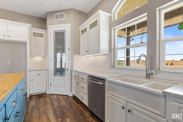 393 Famoso Hills Drive, Bakersfield, CA 93308